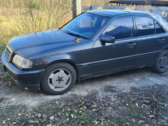 Чорний Мерседес Ц-Клас, об'ємом двигуна 2.2 л та пробігом 300 тис. км за 714 $, фото 1 на Automoto.ua