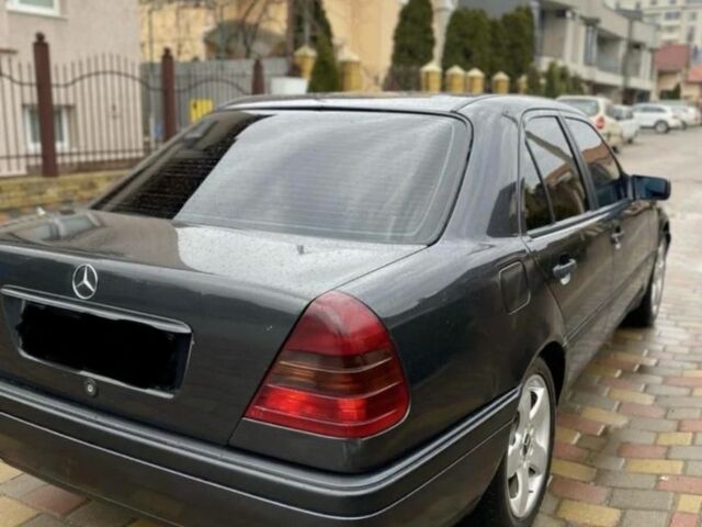 Черный Мерседес Ц-Класс, объемом двигателя 1.8 л и пробегом 400 тыс. км за 2500 $, фото 3 на Automoto.ua