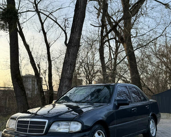 Черный Мерседес Ц-Класс, объемом двигателя 1.8 л и пробегом 350 тыс. км за 2000 $, фото 6 на Automoto.ua