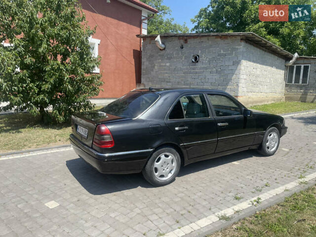 Черный Мерседес Ц-Класс, объемом двигателя 2.16 л и пробегом 350 тыс. км за 1999 $, фото 2 на Automoto.ua