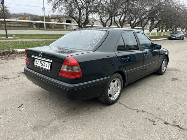 Чорний Мерседес Ц-Клас, об'ємом двигуна 2 л та пробігом 350 тис. км за 1750 $, фото 5 на Automoto.ua