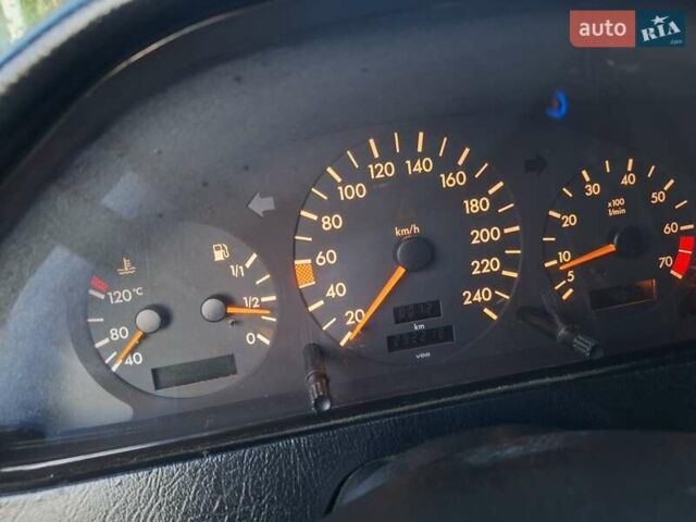 Чорний Мерседес Ц-Клас, об'ємом двигуна 1.8 л та пробігом 293 тис. км за 1550 $, фото 34 на Automoto.ua