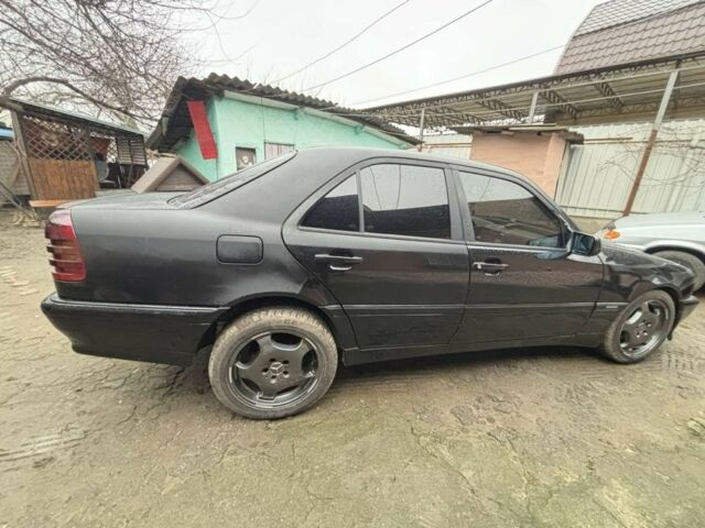 Чорний Мерседес Ц-Клас, об'ємом двигуна 1.8 л та пробігом 240 тис. км за 3600 $, фото 20 на Automoto.ua