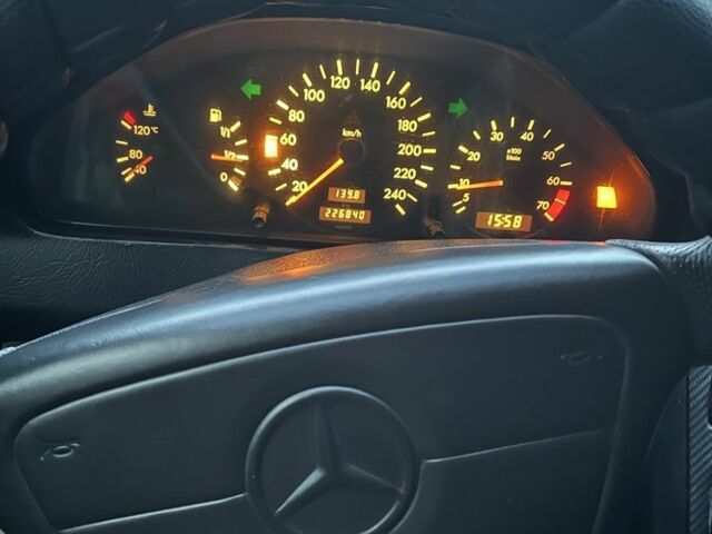 Чорний Мерседес Ц-Клас, об'ємом двигуна 1.8 л та пробігом 240 тис. км за 3600 $, фото 5 на Automoto.ua