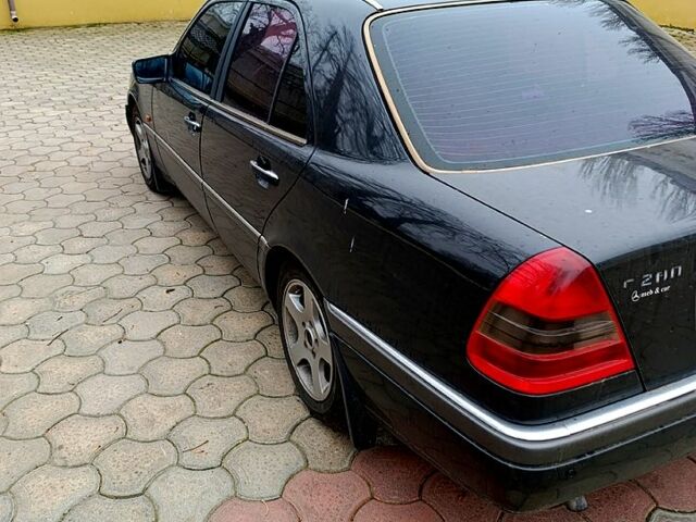 Черный Мерседес Ц-Класс, объемом двигателя 2.2 л и пробегом 244 тыс. км за 3700 $, фото 5 на Automoto.ua