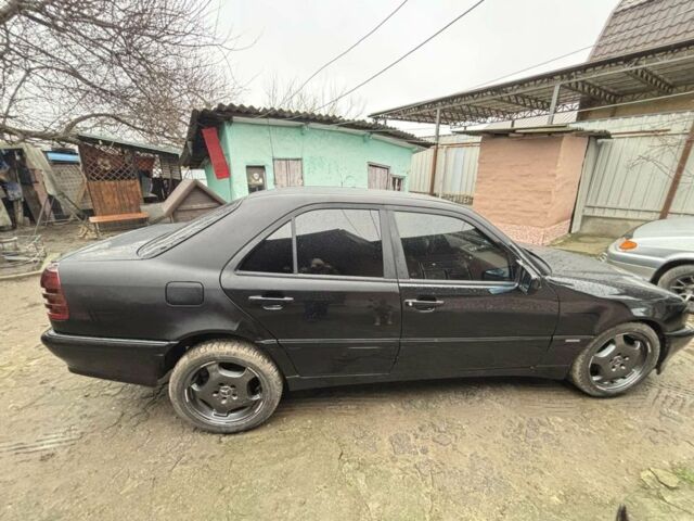 Чорний Мерседес Ц-Клас, об'ємом двигуна 1.8 л та пробігом 240 тис. км за 3600 $, фото 7 на Automoto.ua