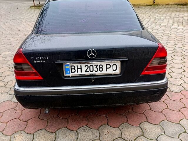 Черный Мерседес Ц-Класс, объемом двигателя 2.2 л и пробегом 244 тыс. км за 3700 $, фото 3 на Automoto.ua