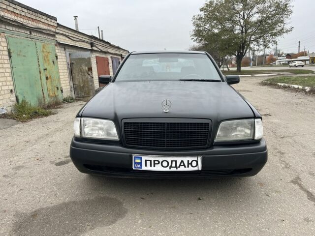 Чорний Мерседес Ц-Клас, об'ємом двигуна 2 л та пробігом 350 тис. км за 1750 $, фото 2 на Automoto.ua