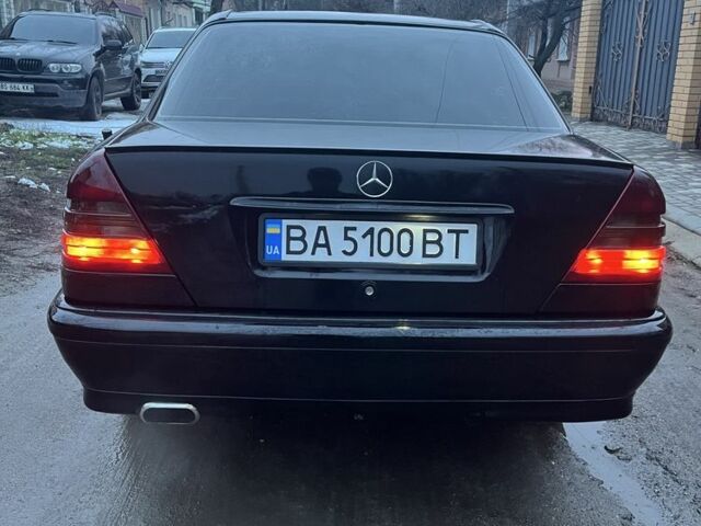 Чорний Мерседес Ц-Клас, об'ємом двигуна 1.8 л та пробігом 240 тис. км за 3600 $, фото 6 на Automoto.ua