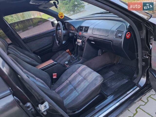 Чорний Мерседес Ц-Клас, об'ємом двигуна 1.8 л та пробігом 293 тис. км за 1550 $, фото 18 на Automoto.ua