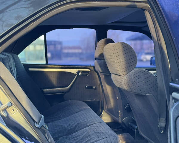 Черный Мерседес Ц-Класс, объемом двигателя 1.8 л и пробегом 350 тыс. км за 2000 $, фото 13 на Automoto.ua