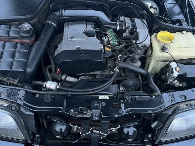 Чорний Мерседес Ц-Клас, об'ємом двигуна 1.8 л та пробігом 240 тис. км за 3600 $, фото 2 на Automoto.ua