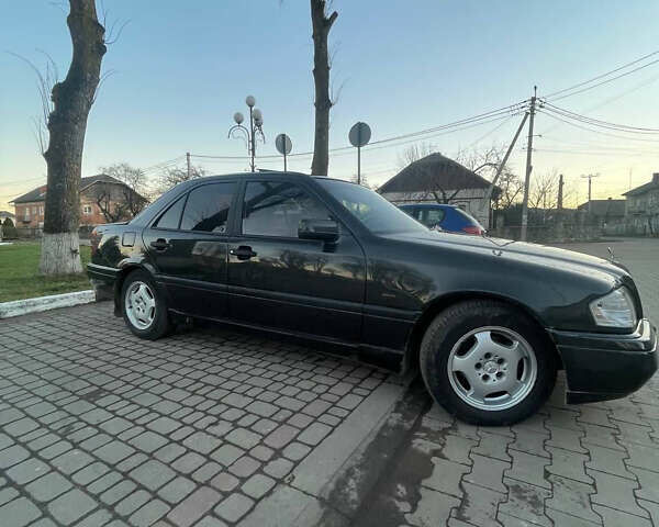 Чорний Мерседес Ц-Клас, об'ємом двигуна 1.8 л та пробігом 227 тис. км за 2500 $, фото 2 на Automoto.ua