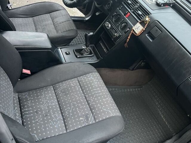 Чорний Мерседес Ц-Клас, об'ємом двигуна 1.8 л та пробігом 240 тис. км за 3600 $, фото 3 на Automoto.ua