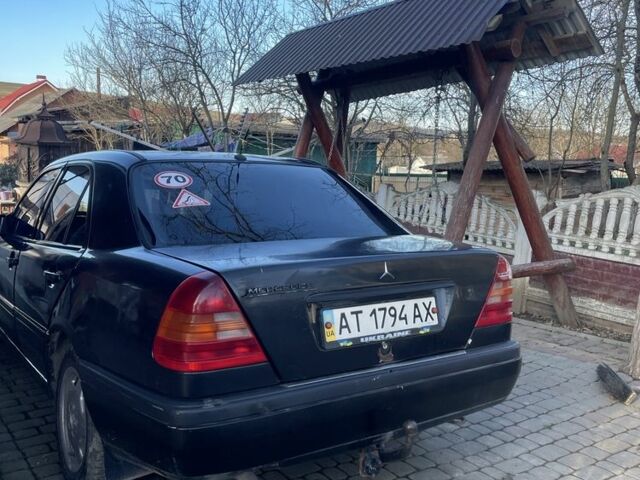 Черный Мерседес Ц-Класс, объемом двигателя 1.8 л и пробегом 354 тыс. км за 1666 $, фото 7 на Automoto.ua