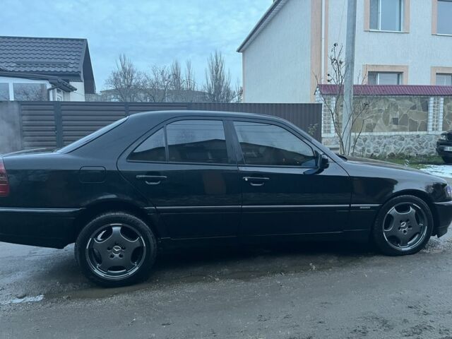 Чорний Мерседес Ц-Клас, об'ємом двигуна 1.8 л та пробігом 240 тис. км за 3600 $, фото 15 на Automoto.ua