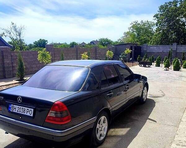 Чорний Мерседес Ц-Клас, об'ємом двигуна 2.2 л та пробігом 278 тис. км за 4700 $, фото 3 на Automoto.ua