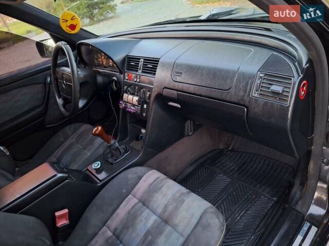 Чорний Мерседес Ц-Клас, об'ємом двигуна 1.8 л та пробігом 293 тис. км за 1550 $, фото 23 на Automoto.ua