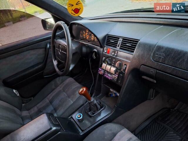 Чорний Мерседес Ц-Клас, об'ємом двигуна 1.8 л та пробігом 293 тис. км за 1600 $, фото 29 на Automoto.ua