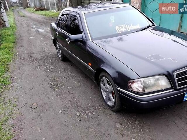 Чорний Мерседес Ц-Клас, об'ємом двигуна 1.8 л та пробігом 150 тис. км за 2500 $, фото 8 на Automoto.ua