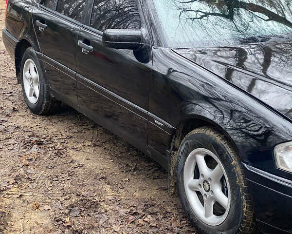 Черный Мерседес Ц-Класс, объемом двигателя 1.8 л и пробегом 384 тыс. км за 3000 $, фото 5 на Automoto.ua