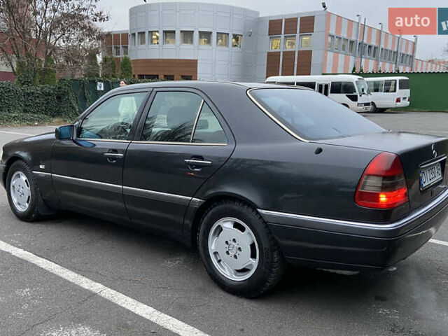 Черный Мерседес Ц-Класс, объемом двигателя 1.8 л и пробегом 430 тыс. км за 3700 $, фото 6 на Automoto.ua