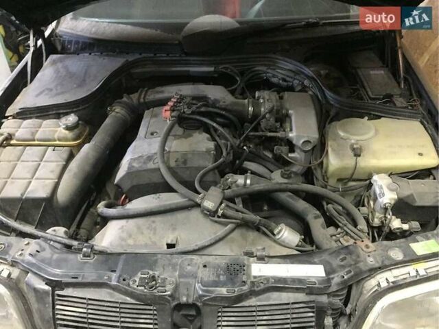 Черный Мерседес Ц-Класс, объемом двигателя 1.8 л и пробегом 390 тыс. км за 2700 $, фото 6 на Automoto.ua