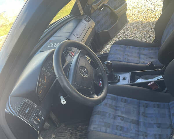 Чорний Мерседес Ц-Клас, об'ємом двигуна 1.8 л та пробігом 350 тис. км за 3000 $, фото 5 на Automoto.ua