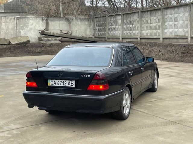 Черный Мерседес Ц-Класс, объемом двигателя 1.8 л и пробегом 185 тыс. км за 1650 $, фото 4 на Automoto.ua