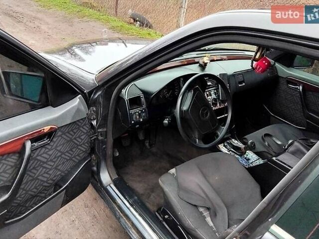 Чорний Мерседес Ц-Клас, об'ємом двигуна 1.8 л та пробігом 150 тис. км за 2500 $, фото 5 на Automoto.ua