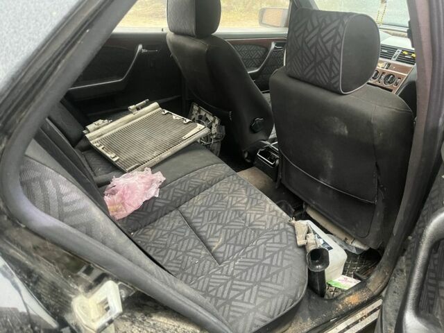 Мерседес Ц-Клас 1995 у Києві на Automoto.ua Чорний Мерседес Ц-Клас, об'ємом двигуна 1.8 л та пробігом 3 тис. км за 375 $, фото 4 на Automoto.ua
