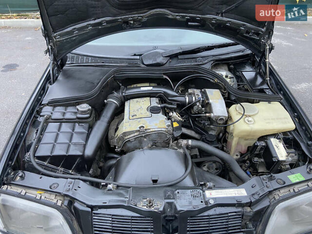 Черный Мерседес Ц-Класс, объемом двигателя 1.8 л и пробегом 430 тыс. км за 3700 $, фото 8 на Automoto.ua