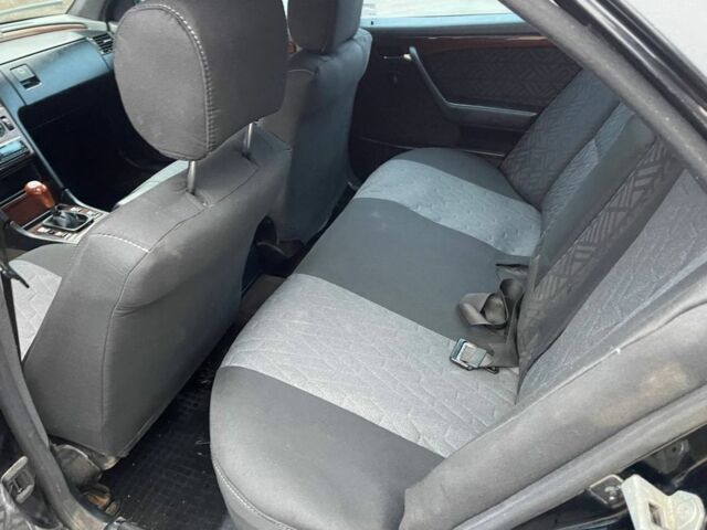 Черный Мерседес Ц-Класс, объемом двигателя 1.8 л и пробегом 185 тыс. км за 1650 $, фото 9 на Automoto.ua