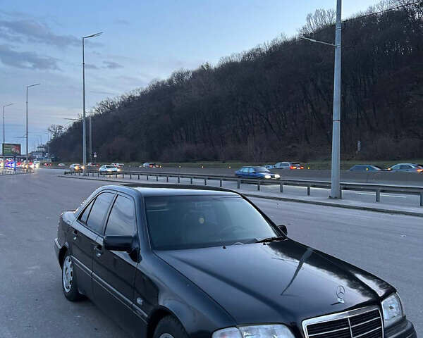 Чорний Мерседес Ц-Клас, об'ємом двигуна 1.8 л та пробігом 545 тис. км за 3200 $, фото 3 на Automoto.ua