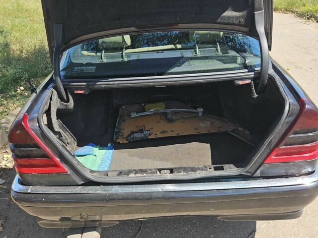 Мерседес Ц-Клас 1996 у Харкові на Automoto.ua Чорний Мерседес Ц-Клас, об'ємом двигуна 2.3 л та пробігом 427 тис. км за 3200 $, фото 6 на Automoto.ua