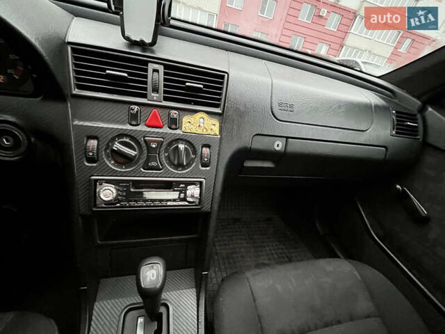 Черный Мерседес Ц-Класс, объемом двигателя 1.8 л и пробегом 400 тыс. км за 3000 $, фото 13 на Automoto.ua