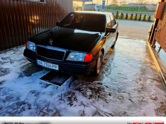 Чорний Мерседес Ц-Клас, об'ємом двигуна 2 л та пробігом 0 тис. км за 2600 $, фото 4 на Automoto.ua