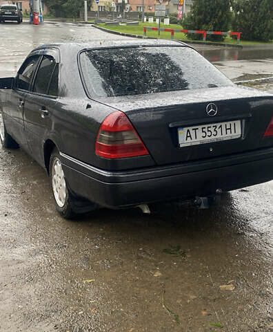 Чорний Мерседес Ц-Клас, об'ємом двигуна 2 л та пробігом 706 тис. км за 2800 $, фото 7 на Automoto.ua