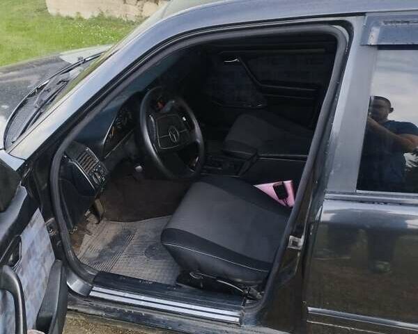 Чорний Мерседес Ц-Клас, об'ємом двигуна 2 л та пробігом 380 тис. км за 2999 $, фото 4 на Automoto.ua