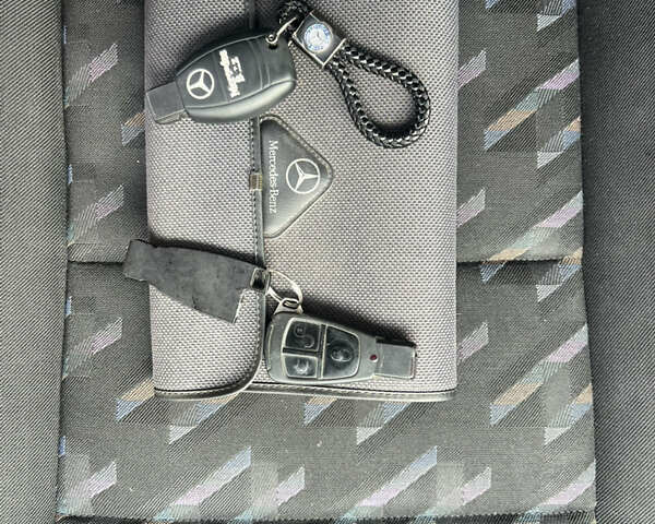 Черный Мерседес Ц-Класс, объемом двигателя 1.8 л и пробегом 482 тыс. км за 3250 $, фото 8 на Automoto.ua