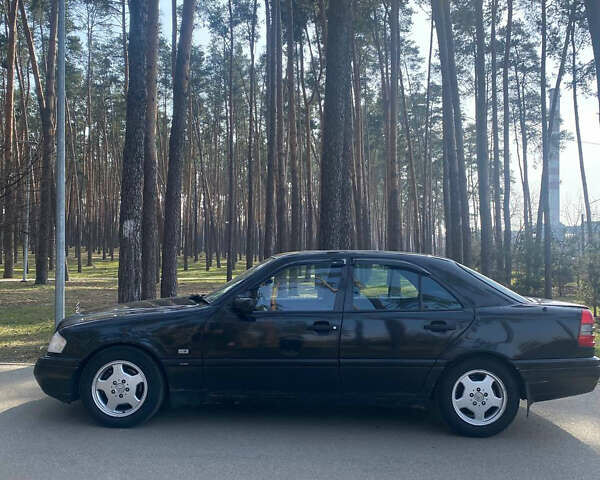 Чорний Мерседес Ц-Клас, об'ємом двигуна 1.8 л та пробігом 280 тис. км за 2100 $, фото 3 на Automoto.ua