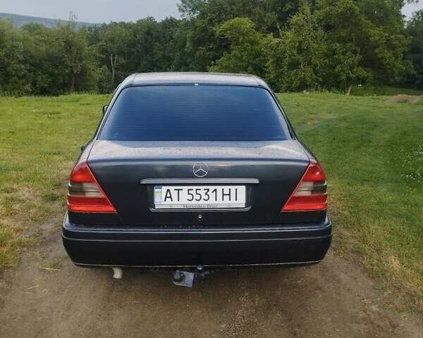 Чорний Мерседес Ц-Клас, об'ємом двигуна 2 л та пробігом 380 тис. км за 2999 $, фото 3 на Automoto.ua
