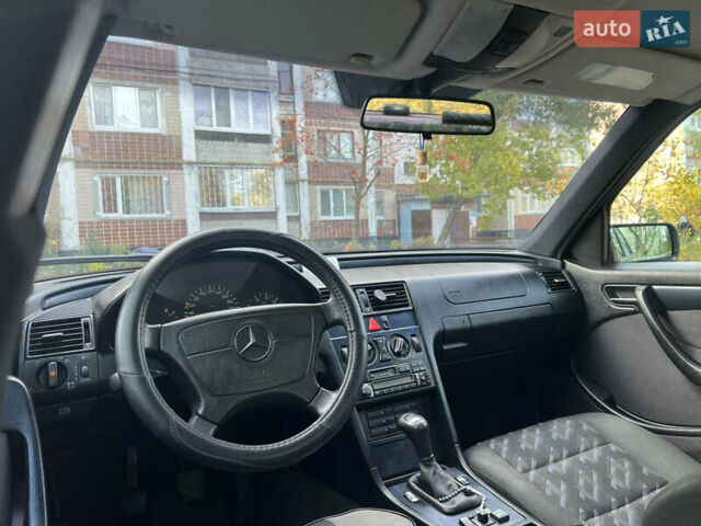 Черный Мерседес Ц-Класс, объемом двигателя 1.8 л и пробегом 482 тыс. км за 3250 $, фото 6 на Automoto.ua