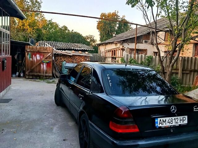 Черный Мерседес Ц-Класс, объемом двигателя 1.8 л и пробегом 350 тыс. км за 3100 $, фото 5 на Automoto.ua