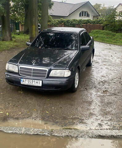 Чорний Мерседес Ц-Клас, об'ємом двигуна 2 л та пробігом 706 тис. км за 2800 $, фото 5 на Automoto.ua