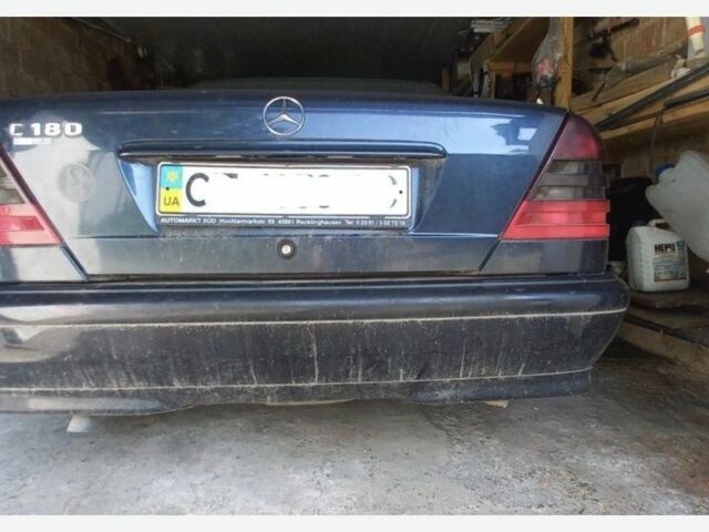 Чорний Мерседес Ц-Клас, об'ємом двигуна 0 л та пробігом 200 тис. км за 1300 $, фото 2 на Automoto.ua