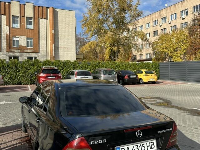 Черный Мерседес Ц-Класс, объемом двигателя 2 л и пробегом 300 тыс. км за 2950 $, фото 4 на Automoto.ua