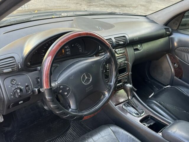 Черный Мерседес Ц-Класс, объемом двигателя 2 л и пробегом 300 тыс. км за 2950 $, фото 10 на Automoto.ua