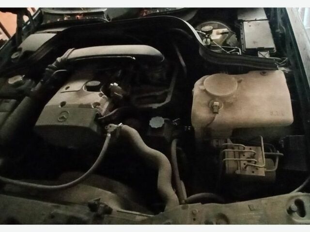 Чорний Мерседес Ц-Клас, об'ємом двигуна 0 л та пробігом 200 тис. км за 1300 $, фото 3 на Automoto.ua