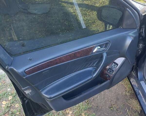 Чорний Мерседес Ц-Клас, об'ємом двигуна 2 л та пробігом 450 тис. км за 3400 $, фото 2 на Automoto.ua
